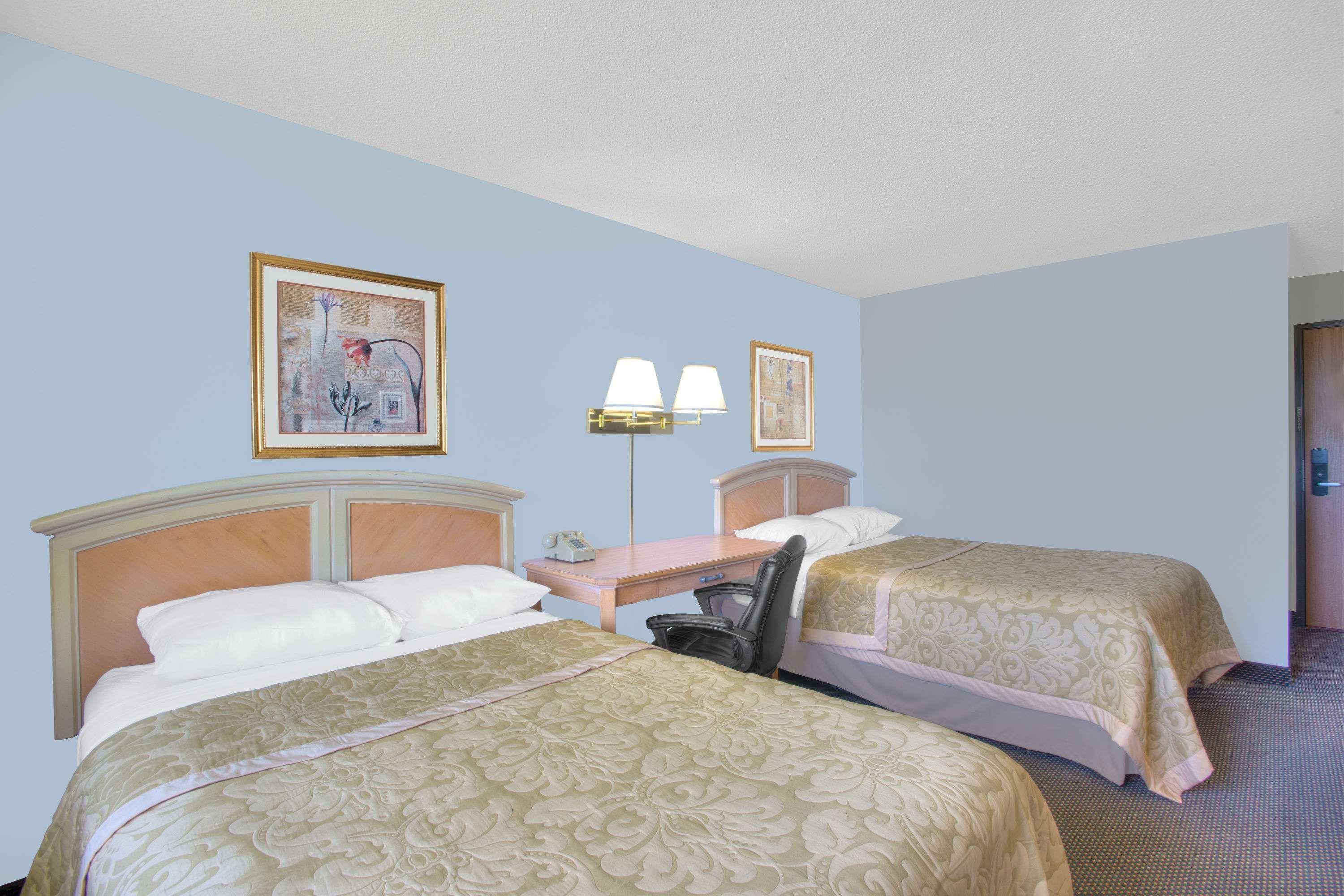 Super 8 By Wyndham Augusta Hotel Exterior photo
