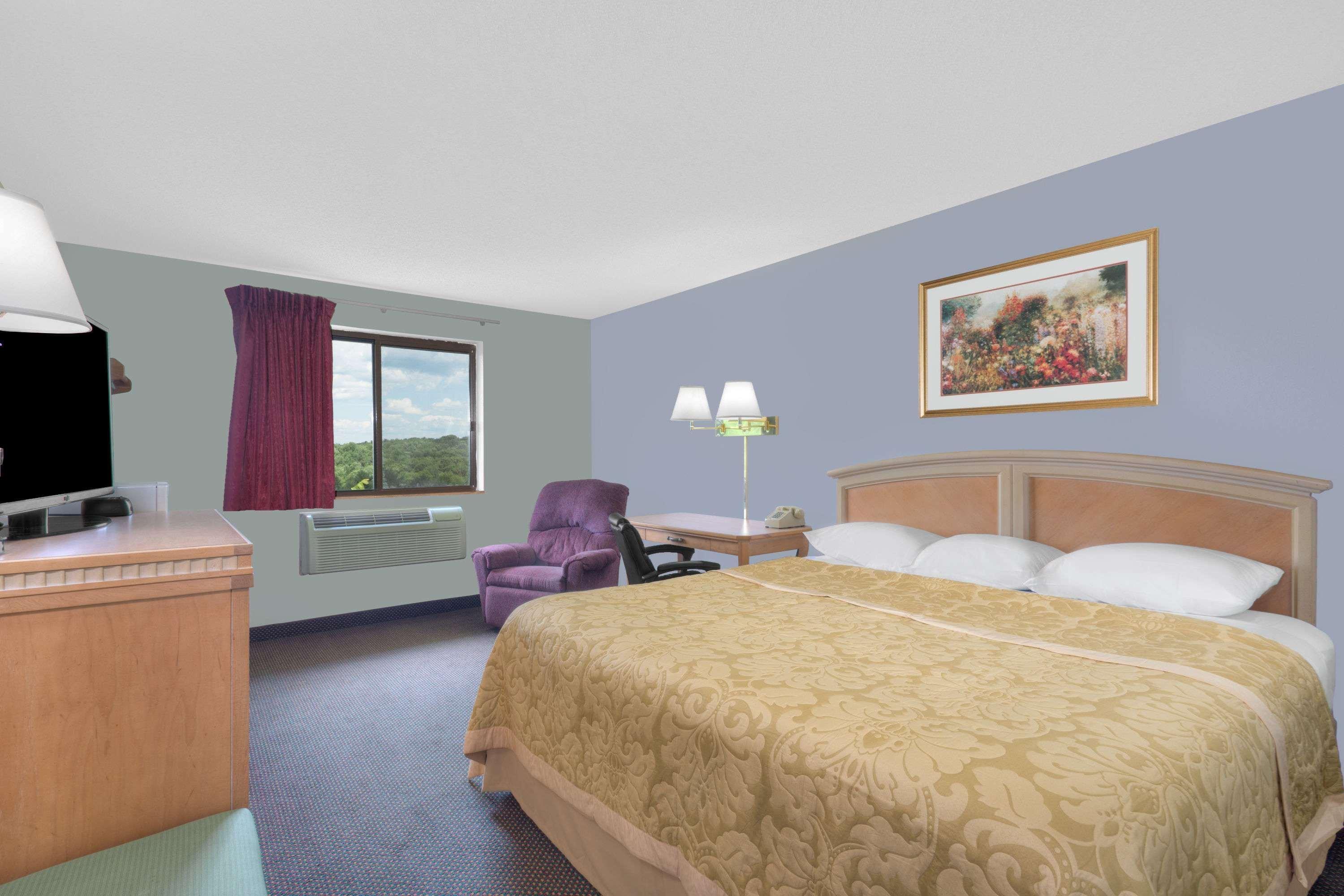 Super 8 By Wyndham Augusta Hotel Exterior photo