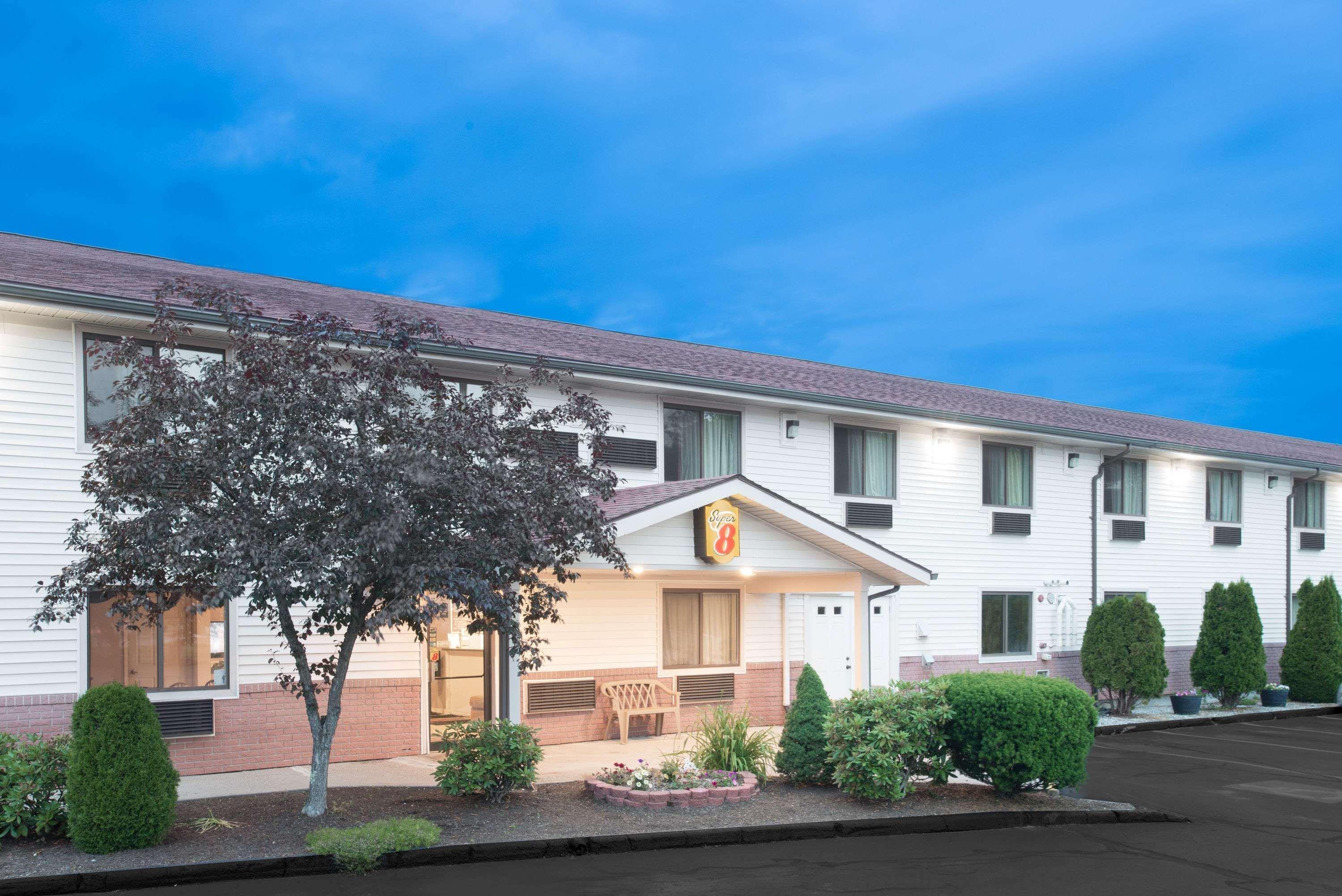 Super 8 By Wyndham Augusta Hotel Exterior photo